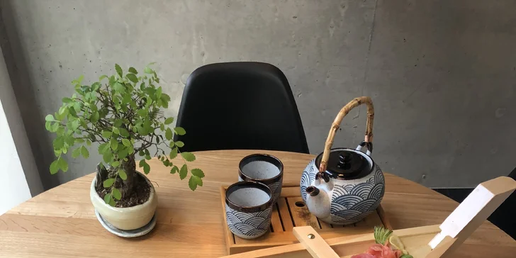 Do Karlína na Japonsko: 24–74 ks sushi i se závitky či salátem wakame