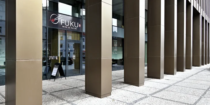 Asijské menu v Karlíně pro 2: kachna osmi pokladů, jarní závitky, wakame salát i víno