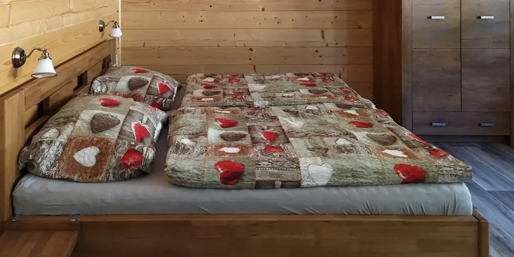 Pár dní v šumavském ráji: pobyt v apartmánu se zahradou nebo v podkrovním pokoji i snídaně
