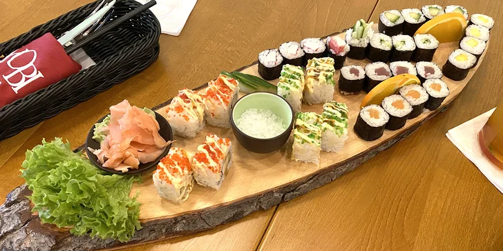 Sety až 54 ks sushi: maki, nigiri i speciální rolky podávané na suchém ledu