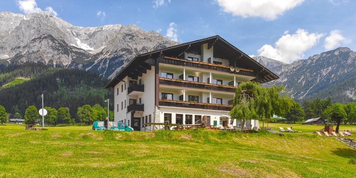 Pobyt v rakouských Alpách: snídaně či polopenze, sauny a turistická karta