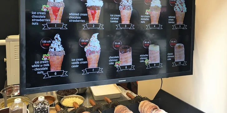 Voňavý trdelník u Staroměstského náměstí pro 1 či 2 osoby: sladká pochoutka s náplní i bez