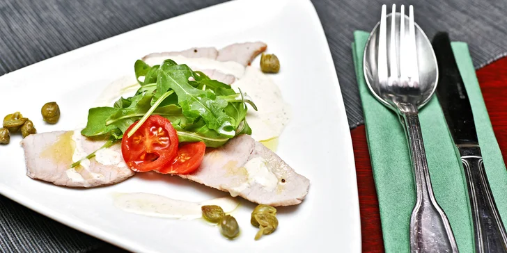 5chodové středomořské menu pro 2 osoby: carpaccio, flank steak, panenka i semifreddo