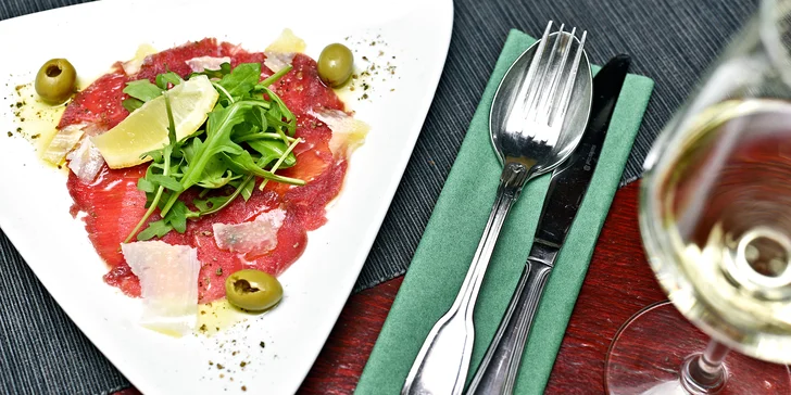 5chodové středomořské menu pro 2 osoby: carpaccio, flank steak, panenka i semifreddo