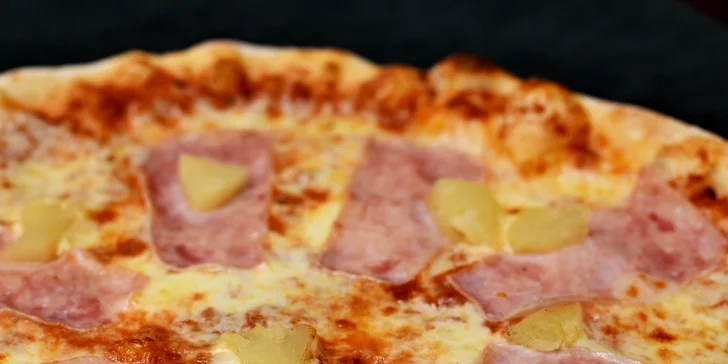 Výběr z mnoha druhů pizz, těstovin nebo salátů a sleva na domácí limonády pro dva