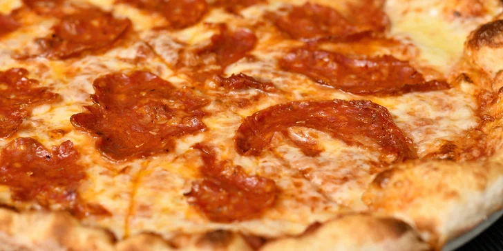 Výběr z mnoha druhů pizz, těstovin nebo salátů a sleva na domácí limonády pro dva