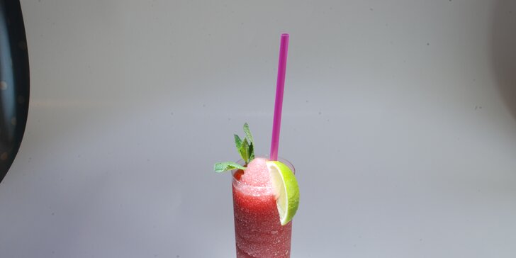 Ledová tříšť s růžovým vínem na břehu Nových Mlýnů: 1 a 4 mrazivé nápoje