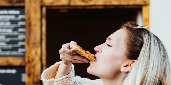 Jedna nebo dvě pizzy dle výběru z Pizza Bombastica: sýrová, šunková i pálivá s jalapeños