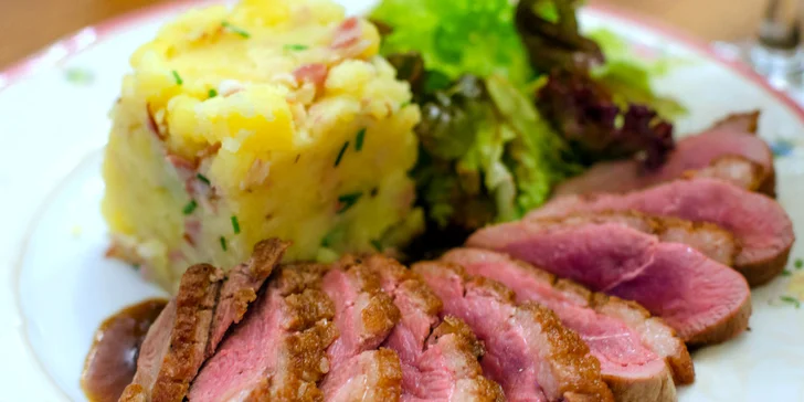 Gastronomické blaho: Večeře pro dva ve Vile Kajetánce
