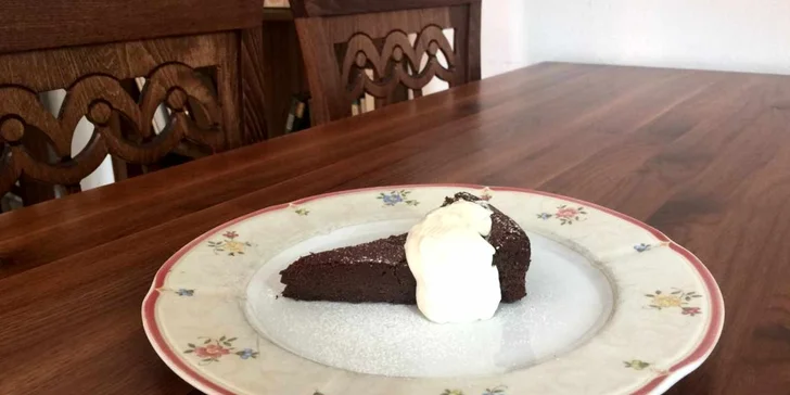 Hostina kousek od Pražského hradu: jelení steak, rumpsteak, panenka nebo grilovaný filet z candáta