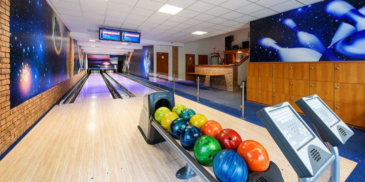 Vykutálená zábava: 1-2 hod. bowlingu na jedné dráze až pro 8 hráčů