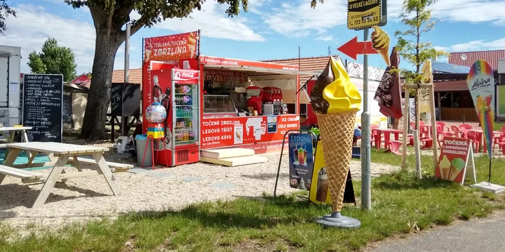 Ledová tříšť s růžovým vínem na břehu Nových Mlýnů: 1 a 4 mrazivé nápoje