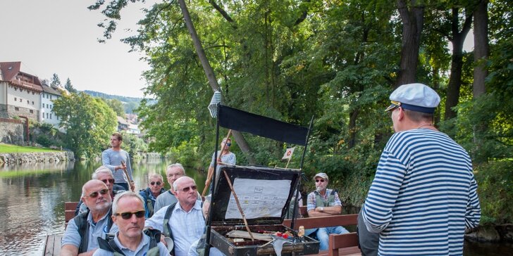 Projeďte se na voru centrem Českého Krumlova: 50minutová plavba, tradice zapsaná na seznamu UNESCO