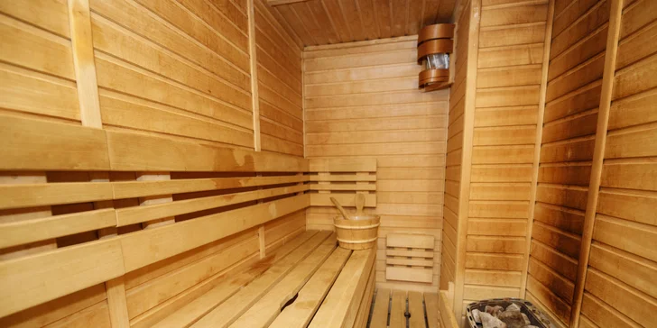Pobyt ve 4* hotelu v centru Prahy: strava, okružní jízda městem i možnost privátního wellness