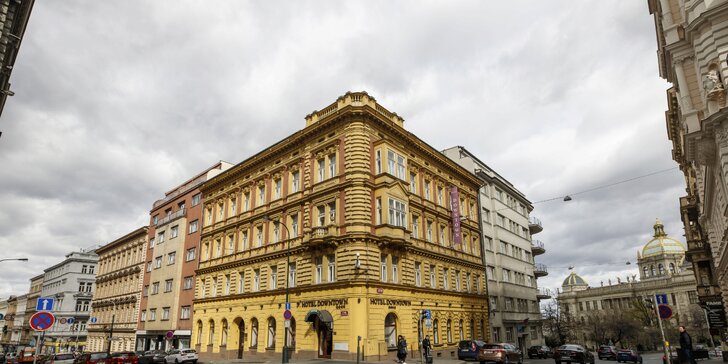 Pobyt ve 4* hotelu v centru Prahy: strava, okružní jízda městem i možnost privátního wellness