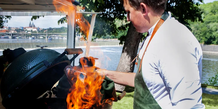 Kurz grilování Meat Art: celé menu z jednoho grilu, neomezená konzumace prosecca, doprava na místo a zpět