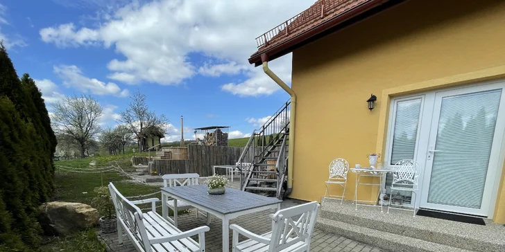 Lázeňský relax v Luhačovicích: nové apartmány se zahradou, snídaně a wellness sud