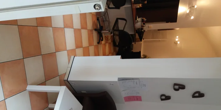 Hýčkání pro vaše vlasy: Kadeřnická péče se střihem pro dámy