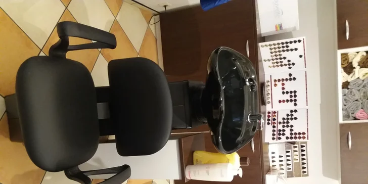 Hýčkání pro vaše vlasy: Kadeřnická péče se střihem pro dámy