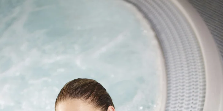 90 minut relaxace ve veřejném wellness: vířivka a finská, parní i aroma sauna