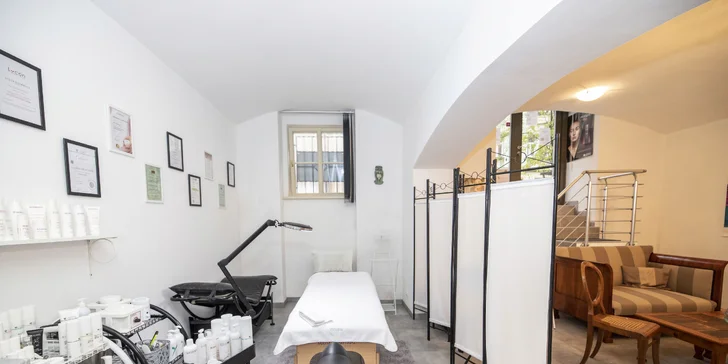 Čeká vás tu 90–120 minut dokonalé relaxace dle vašeho výběru. Zvolit si můžete na základě druhu kosmetiky, se kterou v salonu pracují a to Janssen Cosmetics nebo Biodroga.