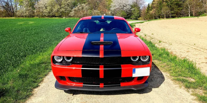 15–60 minut jízdy jako řidič či spolujezdec v Dodge Challenger V8 HEMI