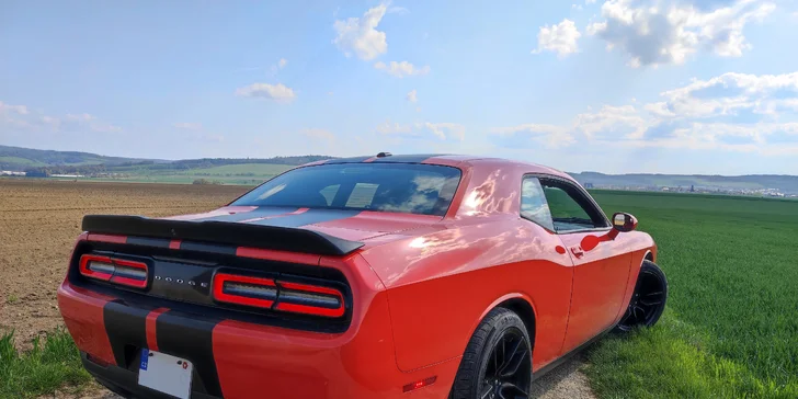 15–60 minut jízdy jako řidič či spolujezdec v Dodge Challneger V8 HEMI