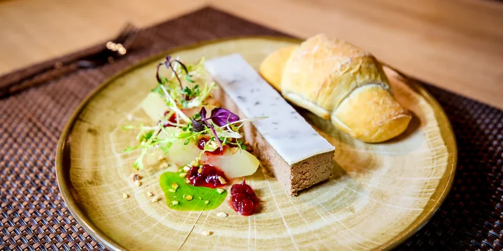 Čtyřchodové menu i s vínem a kávou v restauraci La Cave pro 1 či 2 osoby
