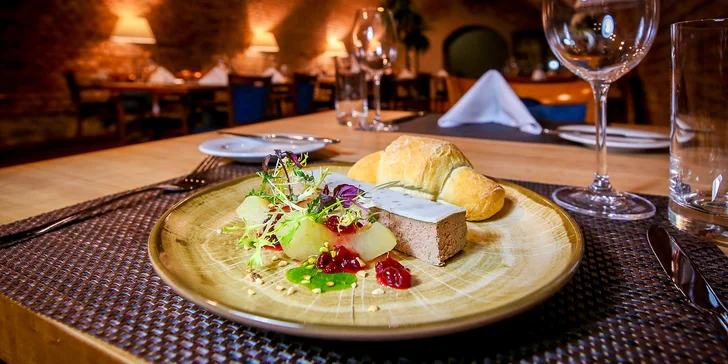 Čtyřchodové menu i s vínem a kávou v restauraci La Cave pro 1 či 2 osoby