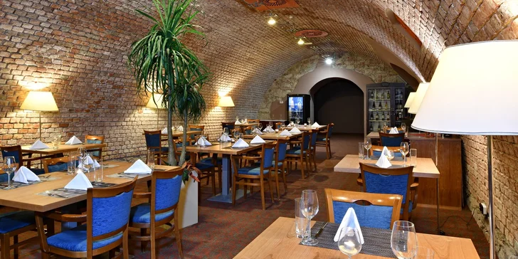 Čtyřchodové menu i s vínem a kávou v restauraci La Cave pro 1 či 2 osoby