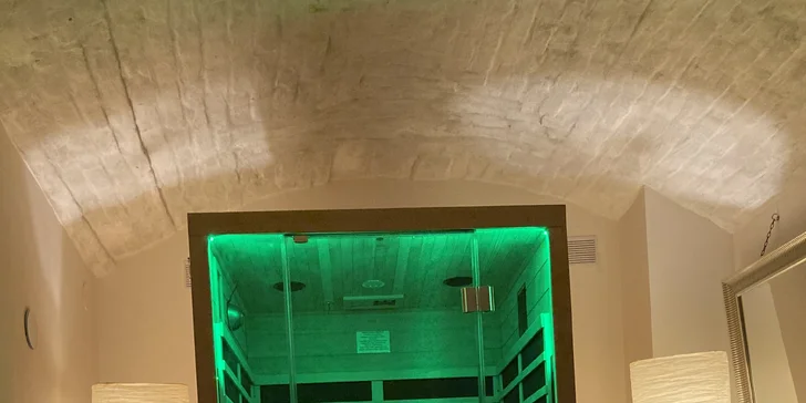 70–180 minut v privátní infrasauně a vířívce pro dva: relaxační hudba a aromaterapie
