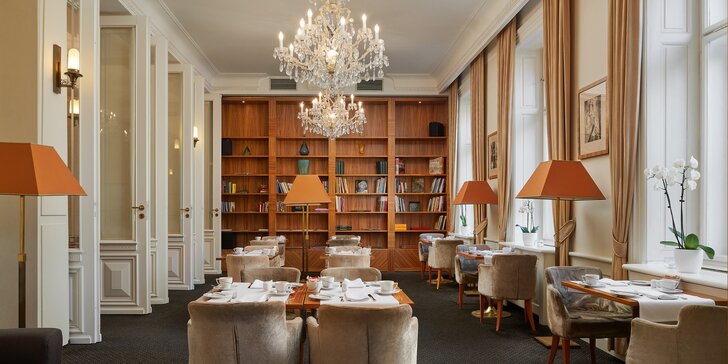 Luxusní zázemí v samém srdci Prahy: 5* hotel, secesní pokoje s připravenou lahvinkou, bohatá snídaně