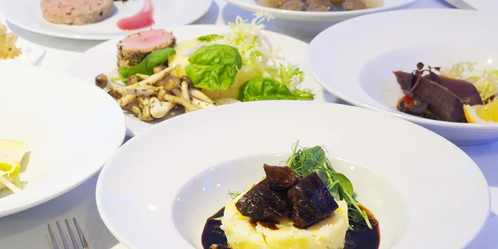 Degustační menu o 8 chodech pro pár: vepřová panenka, kančí líčka i kachní prsa