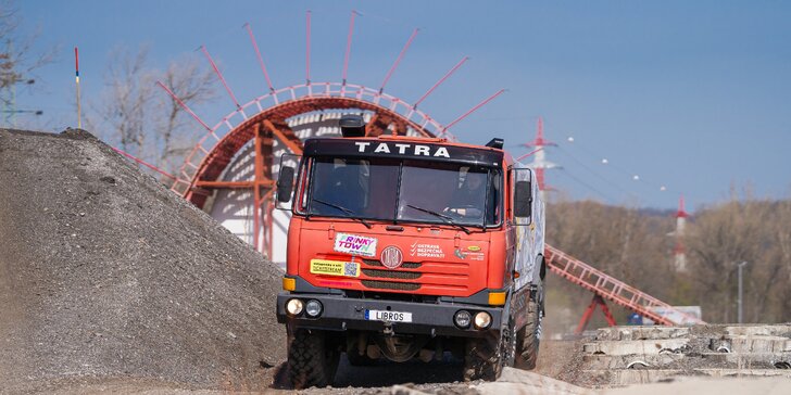 15–60 minut adrenalinové jízdy s dakarským speciálem Tatra 815 4x4