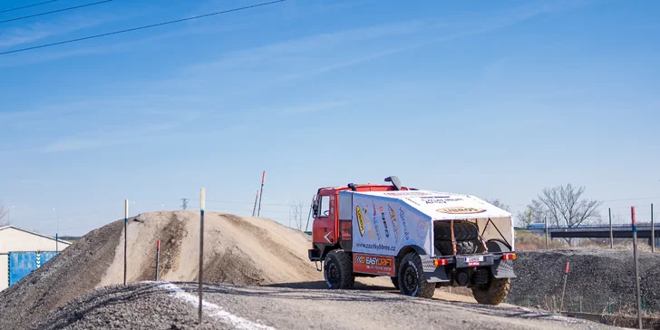 15–60 minut adrenalinová jízda s Dakarským speciálem Tatra 815 4x4