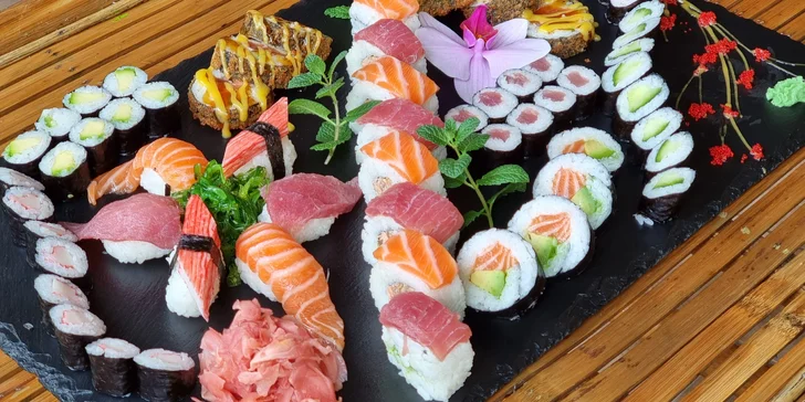 Pestré sety až 64 ks sushi s rybami i zeleninou a k tomu kimchi