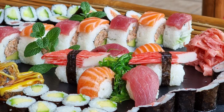 Pestré sety až 64 ks sushi s rybami i zeleninou a k tomu kimchi