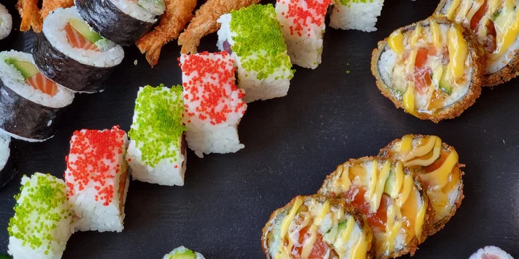 Pestré sety až 64 ks sushi s rybami i zeleninou a k tomu kimchi