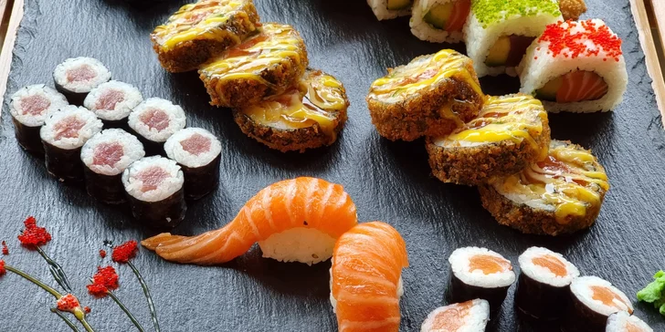 Pestré sety až 64 ks sushi s rybami i zeleninou a k tomu kimchi