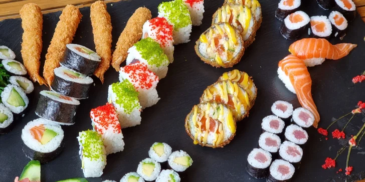 Pestré sety až 64 ks sushi s rybami i zeleninou a k tomu kimchi