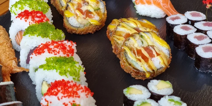 Pestré sety až 64 ks sushi s rybami i zeleninou a k tomu kimchi