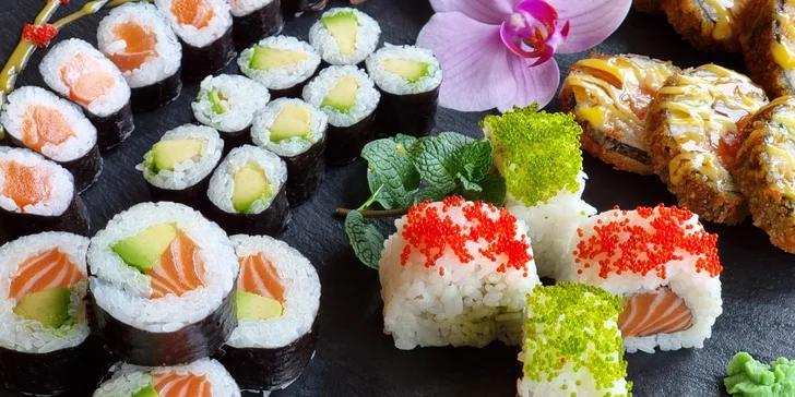 Pestré sety až 64 ks sushi s rybami i zeleninou a k tomu kimchi