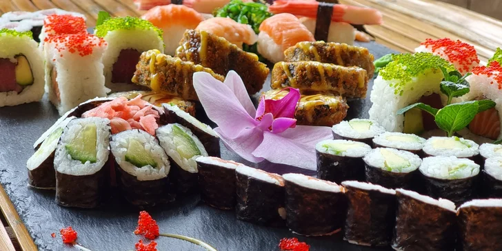 Pestré sety až 64 ks sushi s rybami i zeleninou a k tomu kimchi