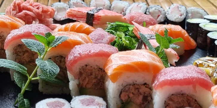 Pestré sety až 64 ks sushi s rybami i zeleninou a k tomu kimchi