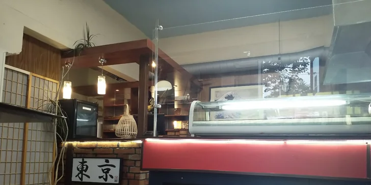 Pestré sushi sety s sebou: 24 nebo až 71 kousků i s polévkou a salátem