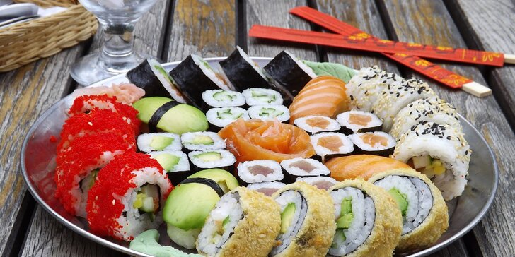 Sushi sety pro odnos s sebou: 22 ks nebo 36 ks s polévkou miso a sashimi