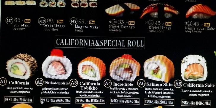 Pestré sushi sety s sebou: 24 ks nebo až 81 kousků i s polévkou a salátem