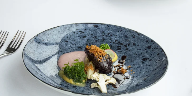 Luxusní 5chodové menu na Žižkovské věži: krevety, losos, líčka i koktejl