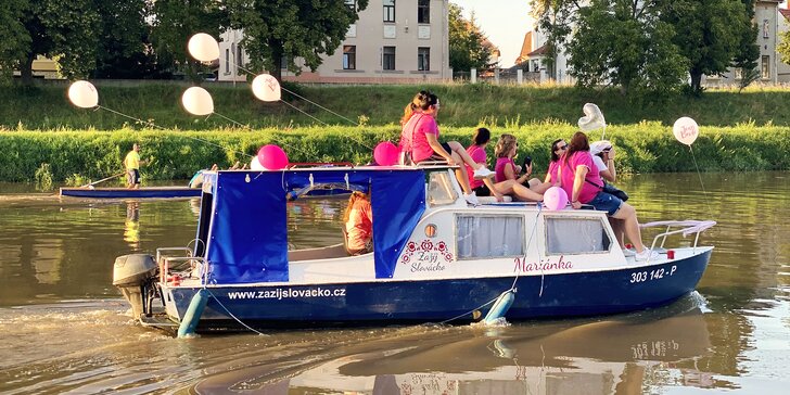 Tři dny na lodi na Slovácku: plavba Baťovým kanálem s přespáváním v kajutě