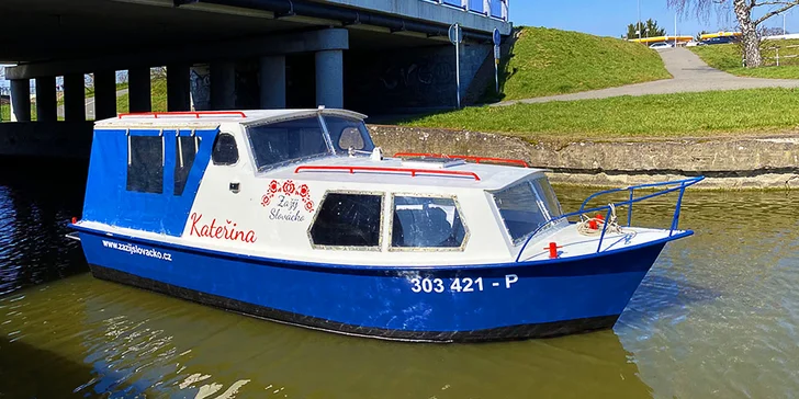 Tři dny na lodi na Slovácku: plavba Baťovým kanálem s přespáváním v kajutě